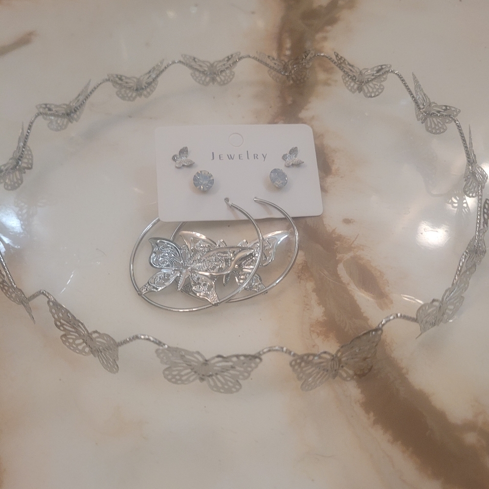 Beautiful butterfly headband/crown and 3 pairs of earrings. - Picture 5 of 9